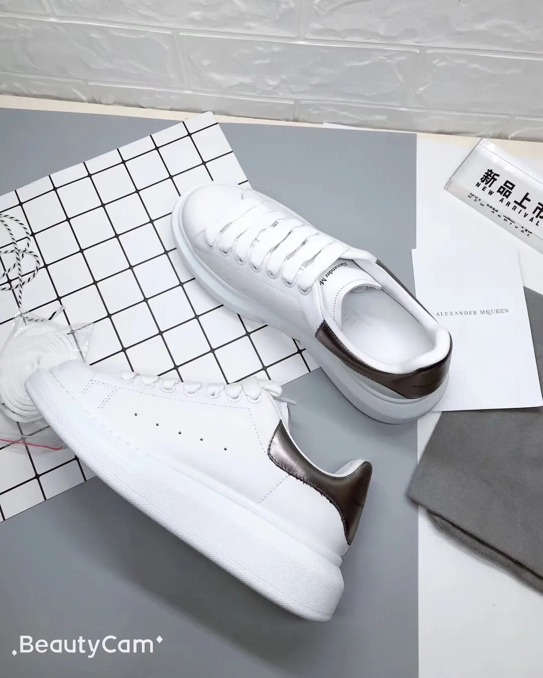 👟👟Ex-factory price 480👟👟 Men's size +10 High-quality upgraded version🔥Real shot of Alexander McQUEEN (McQueen)🎉The highest quality silk cowhide version on the market🎊, imported water-dyed sheepskin inside, counter 1:1 replica, star style T stage catwalk, a must-have for fashionistas , the original high-temperature and ultra-clear air compressor logo on the foot, absolutely counter-matched version, the arc of the back bag is truly genuine 0⃣️ difference, using an exclusive privately molded double-layer vacuum outsole, which is light on the foot and has excellent rebound! Running🏃✈️The first choice item for outdoor sports💅💅Trend and fashion coexist📣 Women’s style: 35-39, Men’s style: 39-44